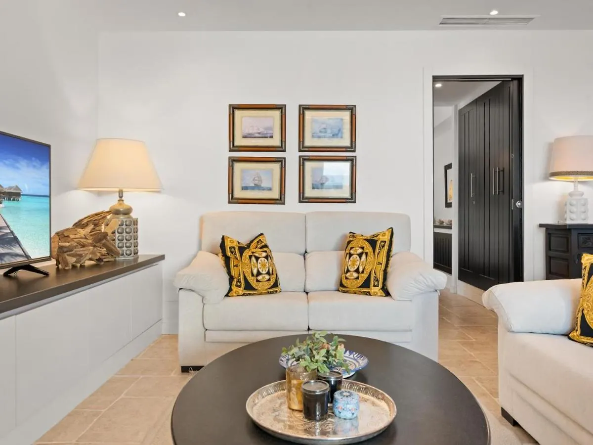 Frontline Mediterranean Escape Marbella 0*,  İspanya